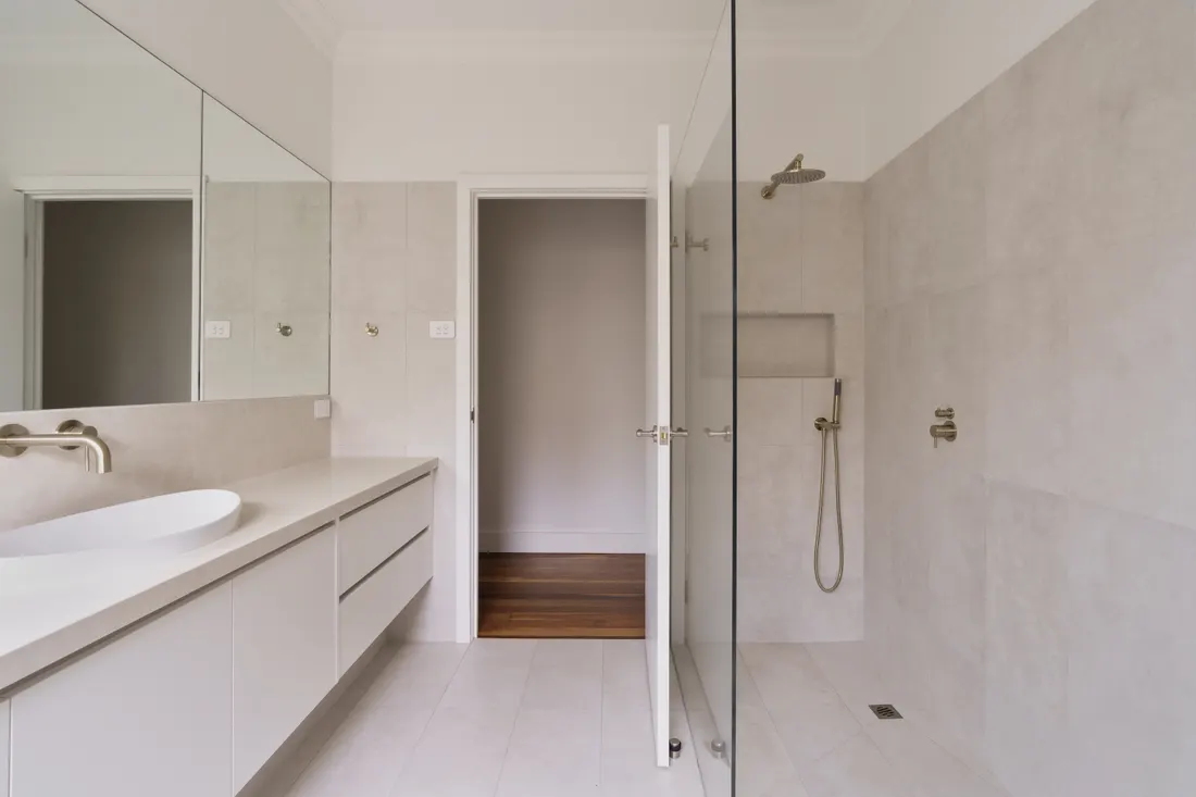 Ensuite with walk-in shower and stone finishes by MNA Builds