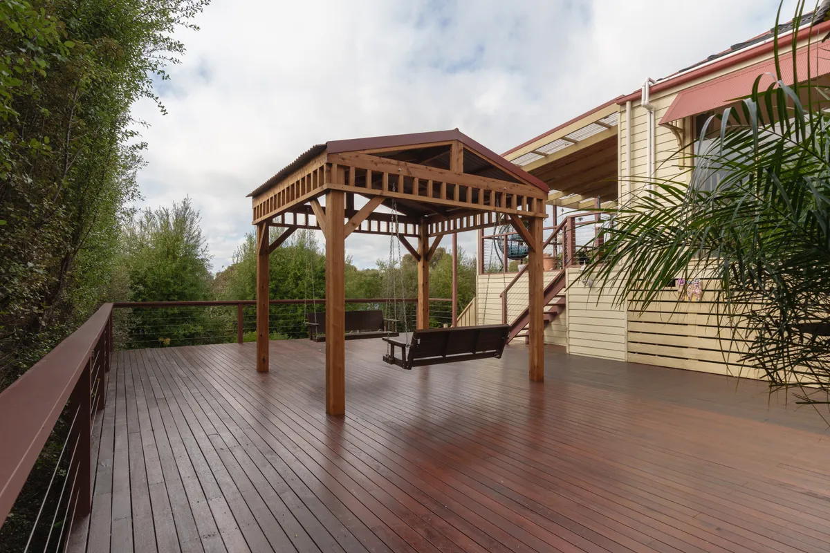 Merbau deck and custom timber pergola built by MNA Builds in Doreen